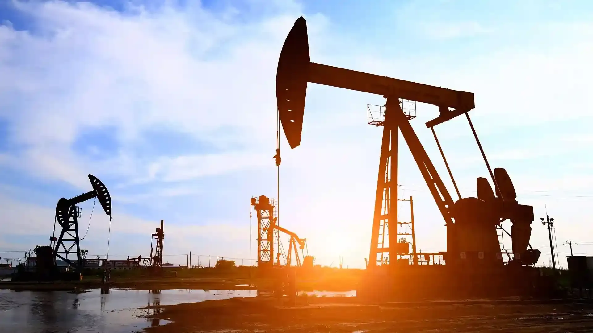 crude-oil-prices-spike-strait