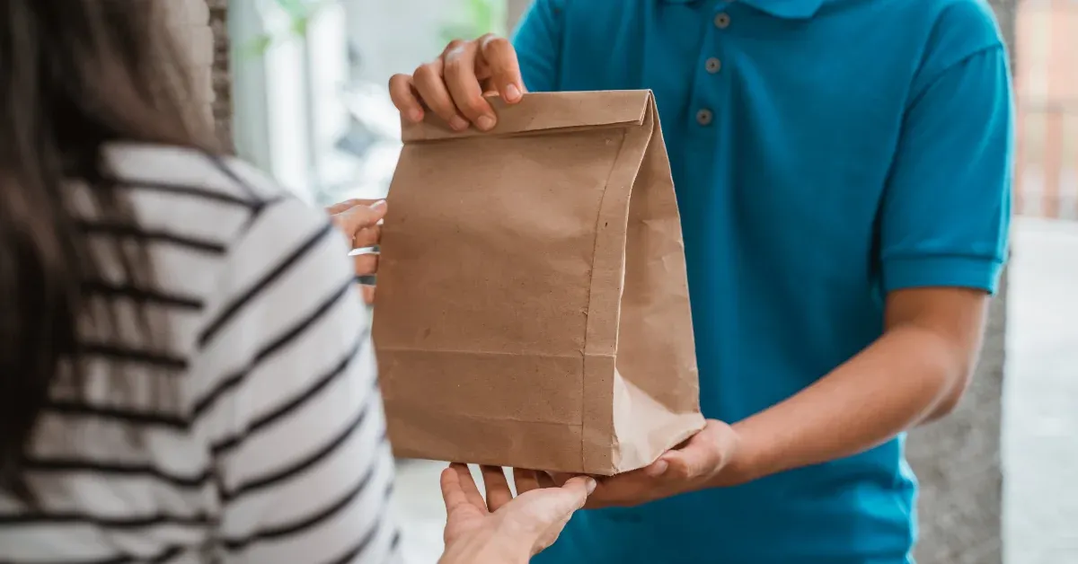 food-delivery-growth-sees-revival-for-swiggy-zomato-and-magicpin food-delivery-sector-regains-growth-in-december-quarter-led-by-swiggy-and-zomato