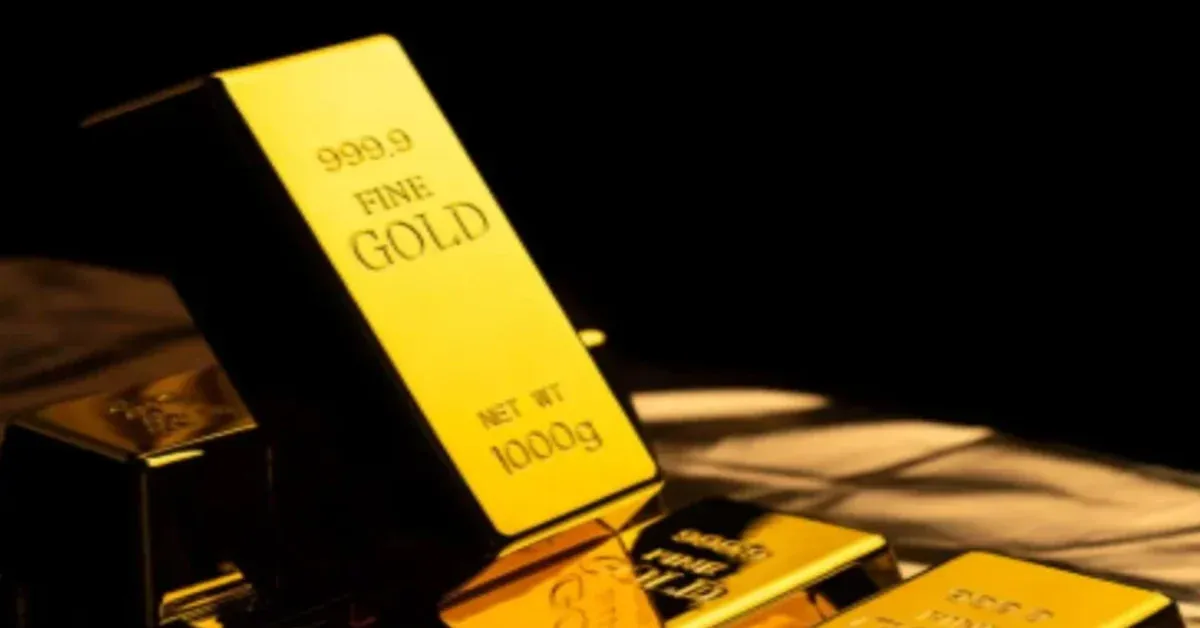 Gold Slumps To 4-Month Low As Rate Concerns Deepen 