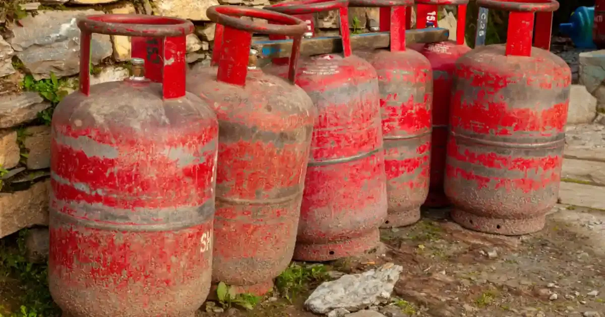 govt-invokes-essential-commodities-act-lpg-supply govt-invokes-essential-commodities